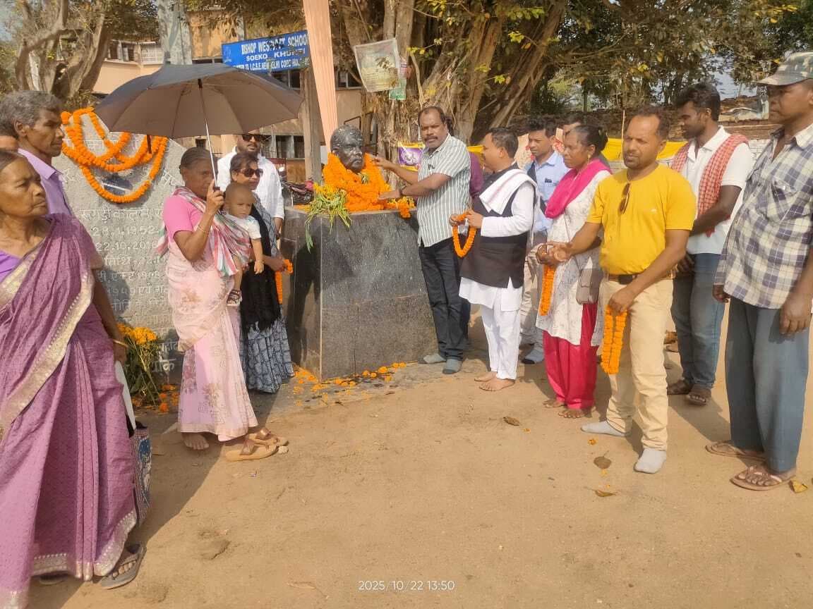 अब्राहम मुंडू को दी गयी श्रद्धांजलि