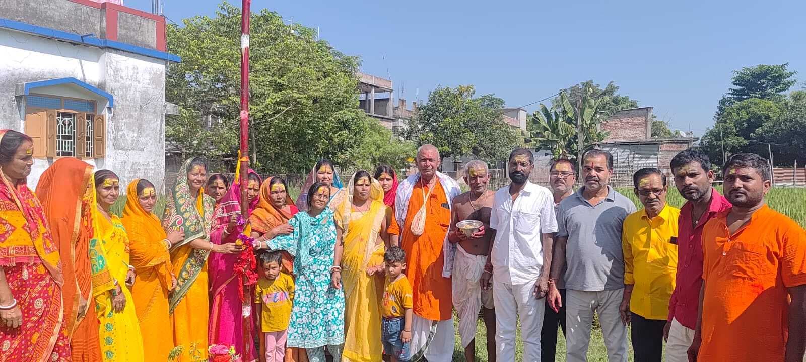 श्रीमद् भागवत कथा यज्ञ को ले हुआ भूमि पूजन एवं ध्वजारोहण