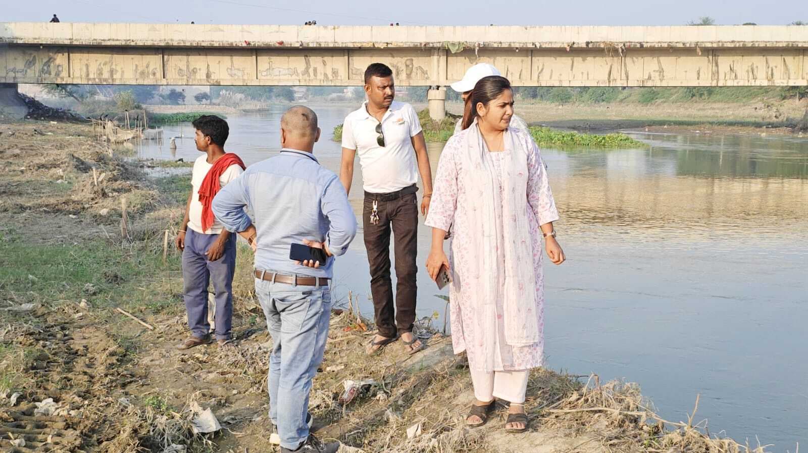 शहर के 40 घाटों पर सफाई अभियान में जुटा नगर परिषद