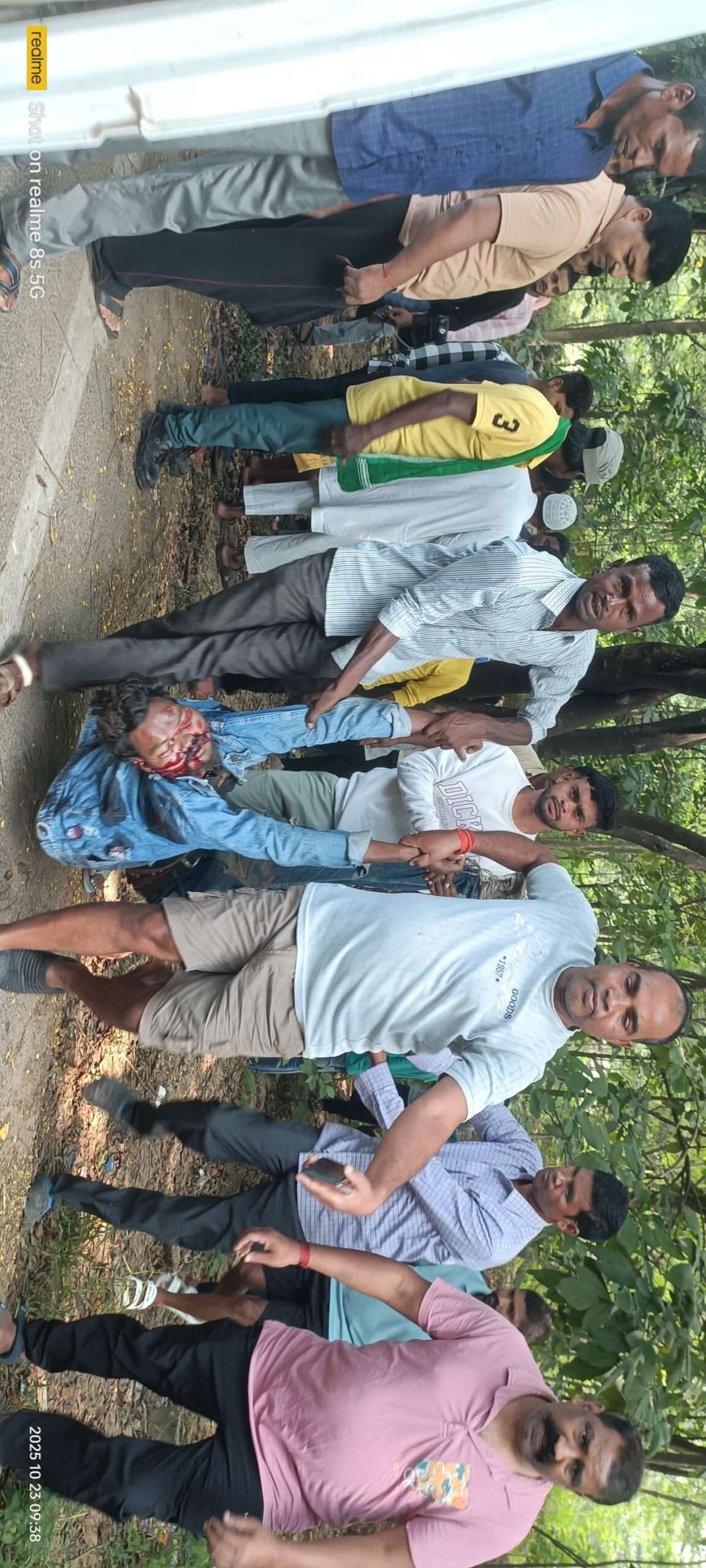 Dhanbad News : गोमो में तेज गति बाइक पेड़ से टकरायी, एक युवक की मौत, दूसरा घायल