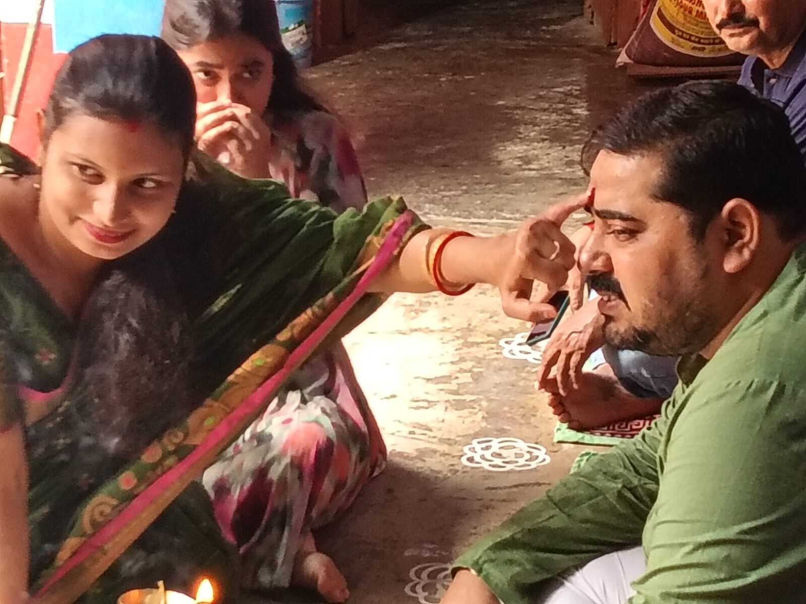 पारंपरिक तरीके से मनाया भैया दूज का त्यौहार