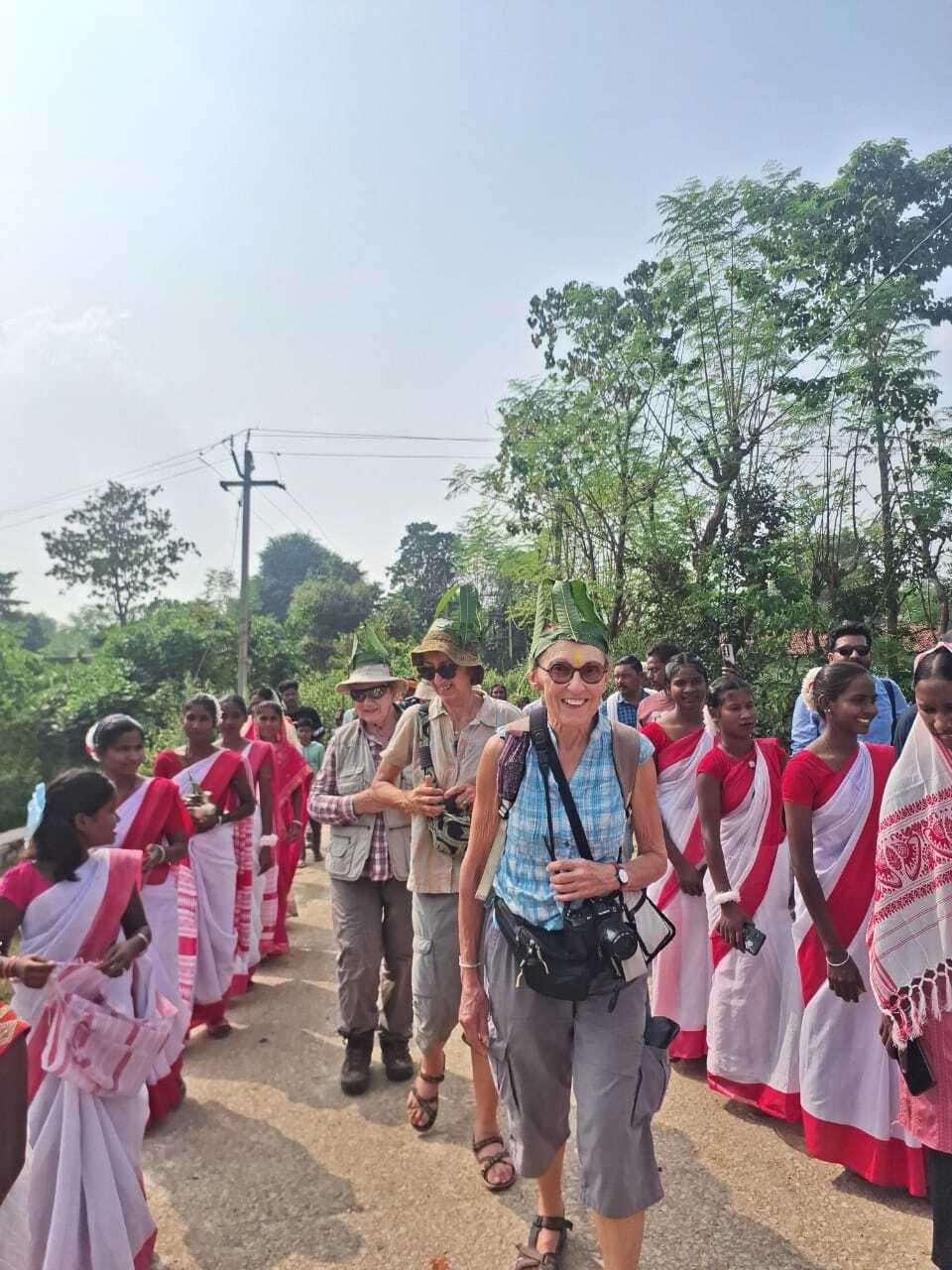 फ्रांस के पर्यटक पहुंचे चिरुडीह, लोककला देख हुए अभिभूत
