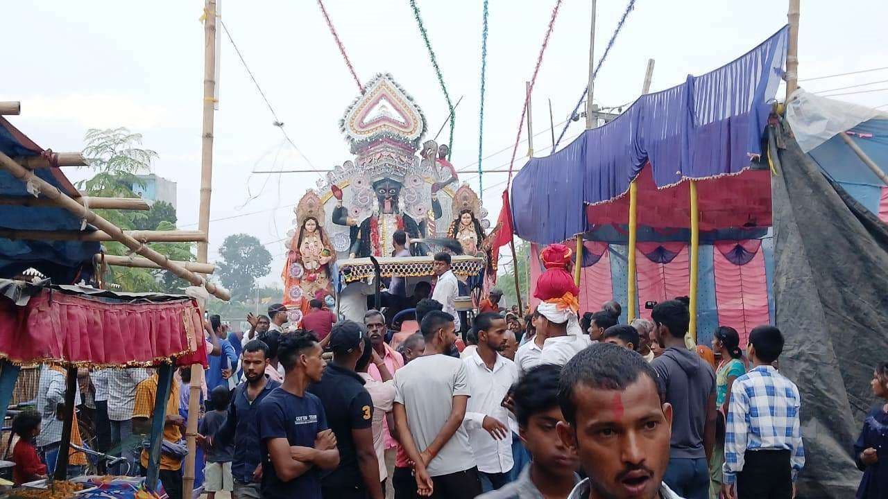 Bhagalpur news मां काली को भक्तों ने दी विदाई, देर रात चलेगा प्रतिमा विसर्जन