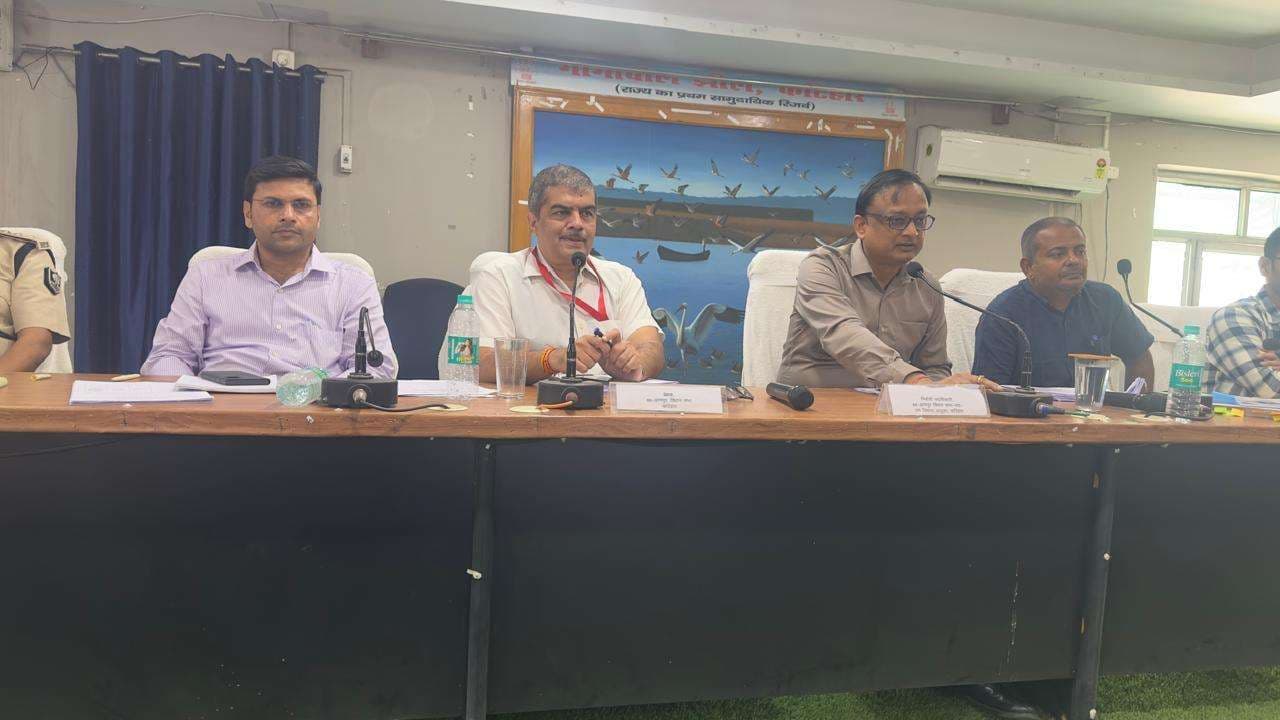 प्राणपुर विधानसभा क्षेत्र के चुनाव प्रेक्षक ने किया अभ्यर्थियों के साथ बैठक