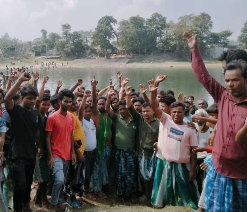 जबतपुर घाट पर नहीं बना पुल, वोट बहिष्कार का लगाया नारा