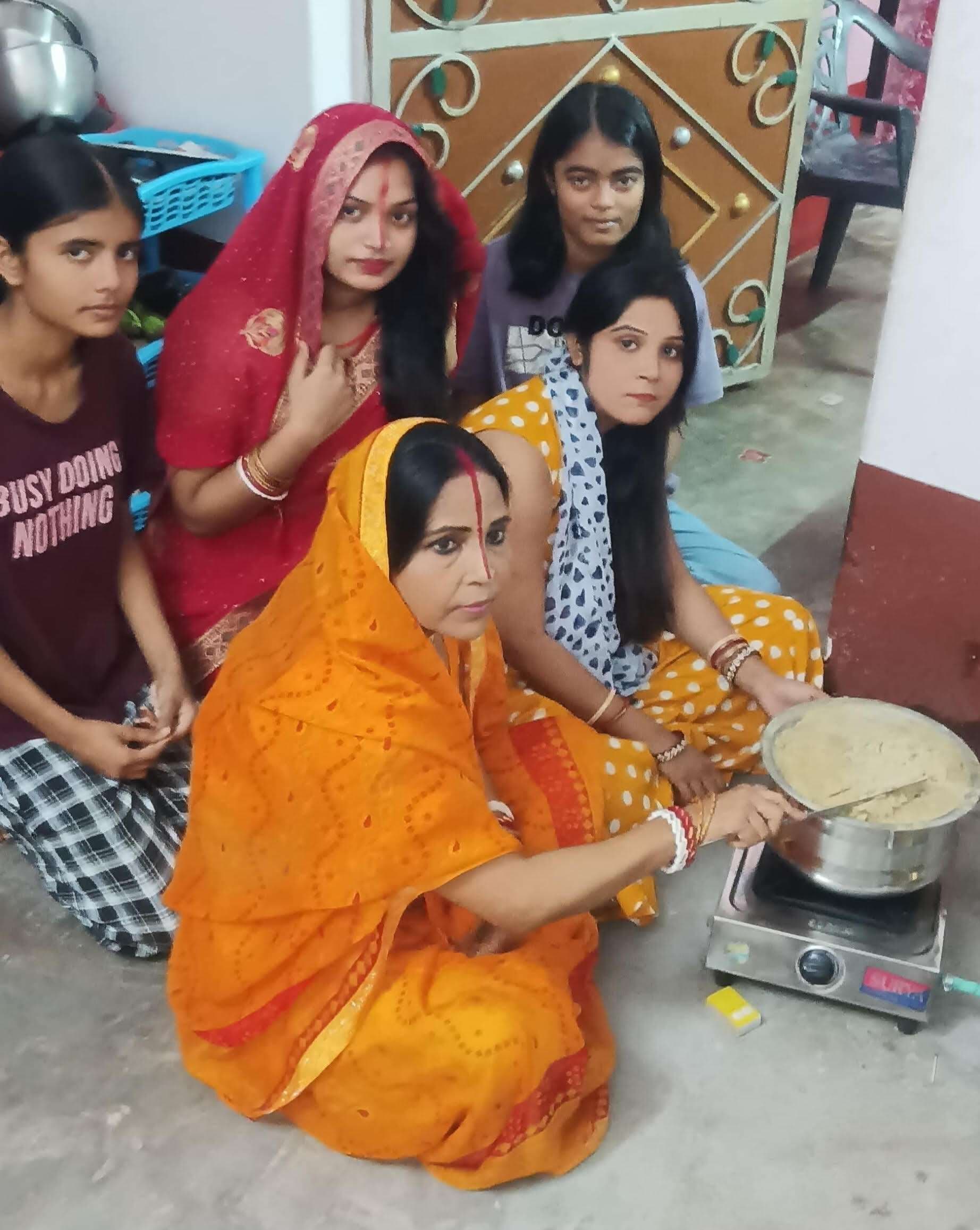 खरना पूजन के साथ व्रतियों का 36 घंटे का निर्जला व्रत शुरू