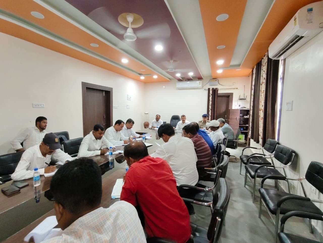 डीडीसी ने सेक्टर पदाधिकारियों के साथ की बैठक