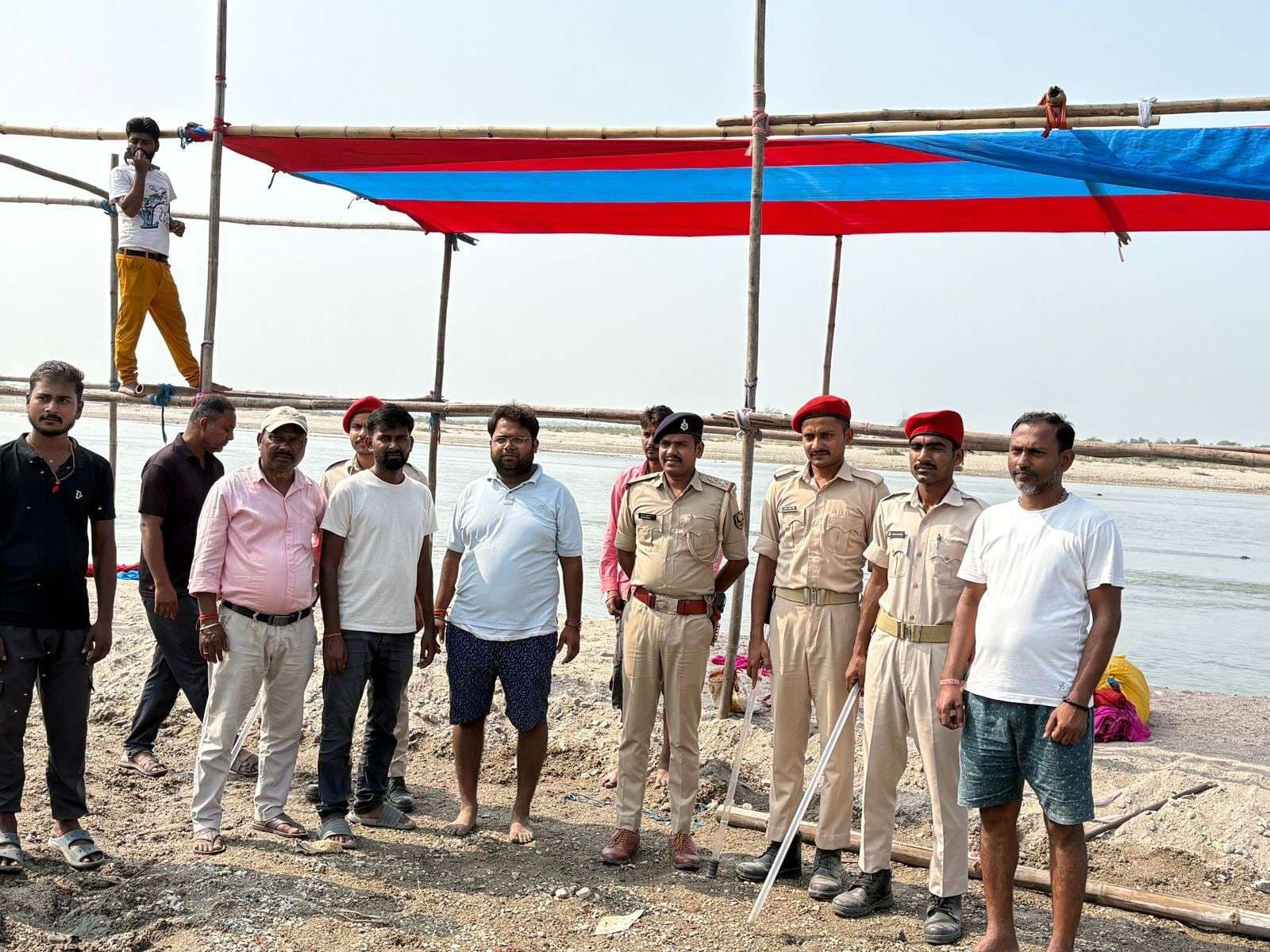 गलगलिया छठ घाट का थानाध्यक्ष ने लिया जायजा