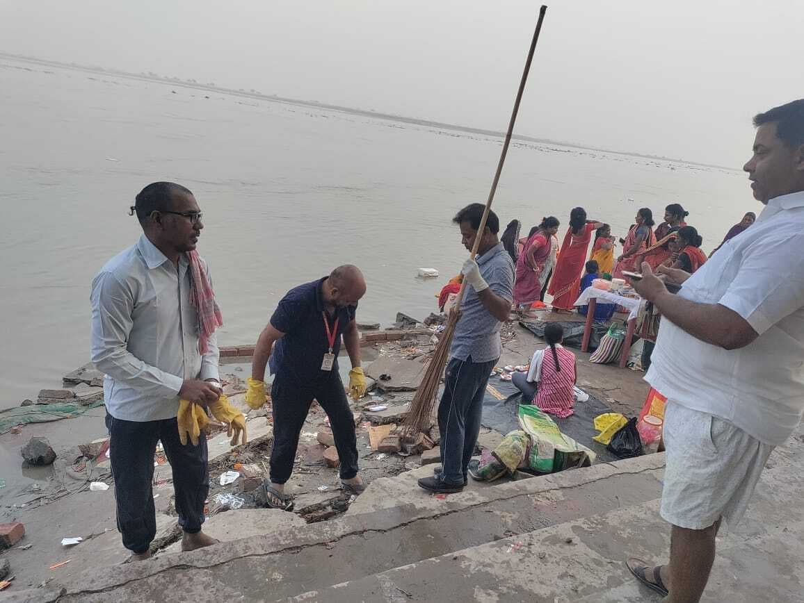Bhagalpur news गंगा घाटों की साफ-सफाई व छठ गीतों से माहौल भक्तिमय