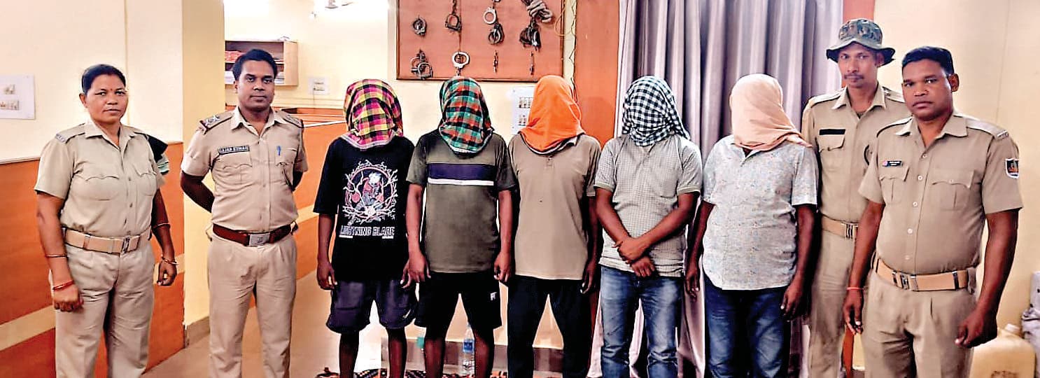 Sundergarh News : चोरी का 34 टन स्पंज आयरन जब्त, नकदी व वाहन बरामद, पांच गिरफ्तार