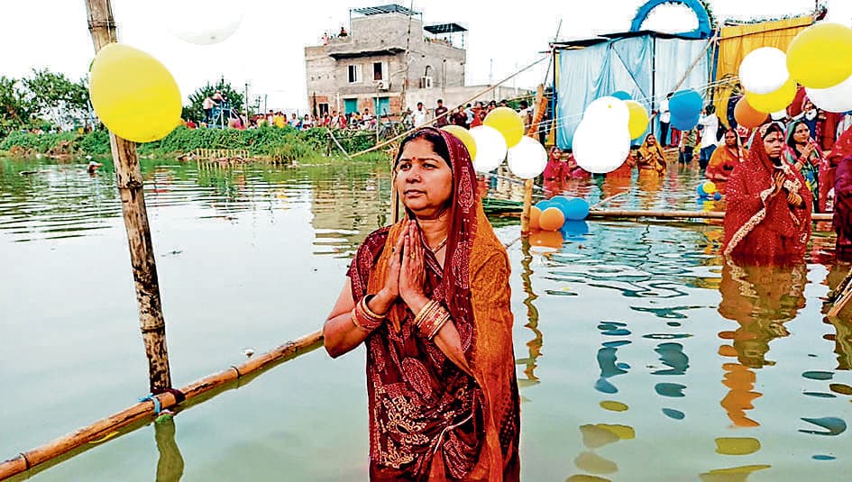 पुुरुलिया में भी घाटों पर दिखी छठ की मनोहारी छटा