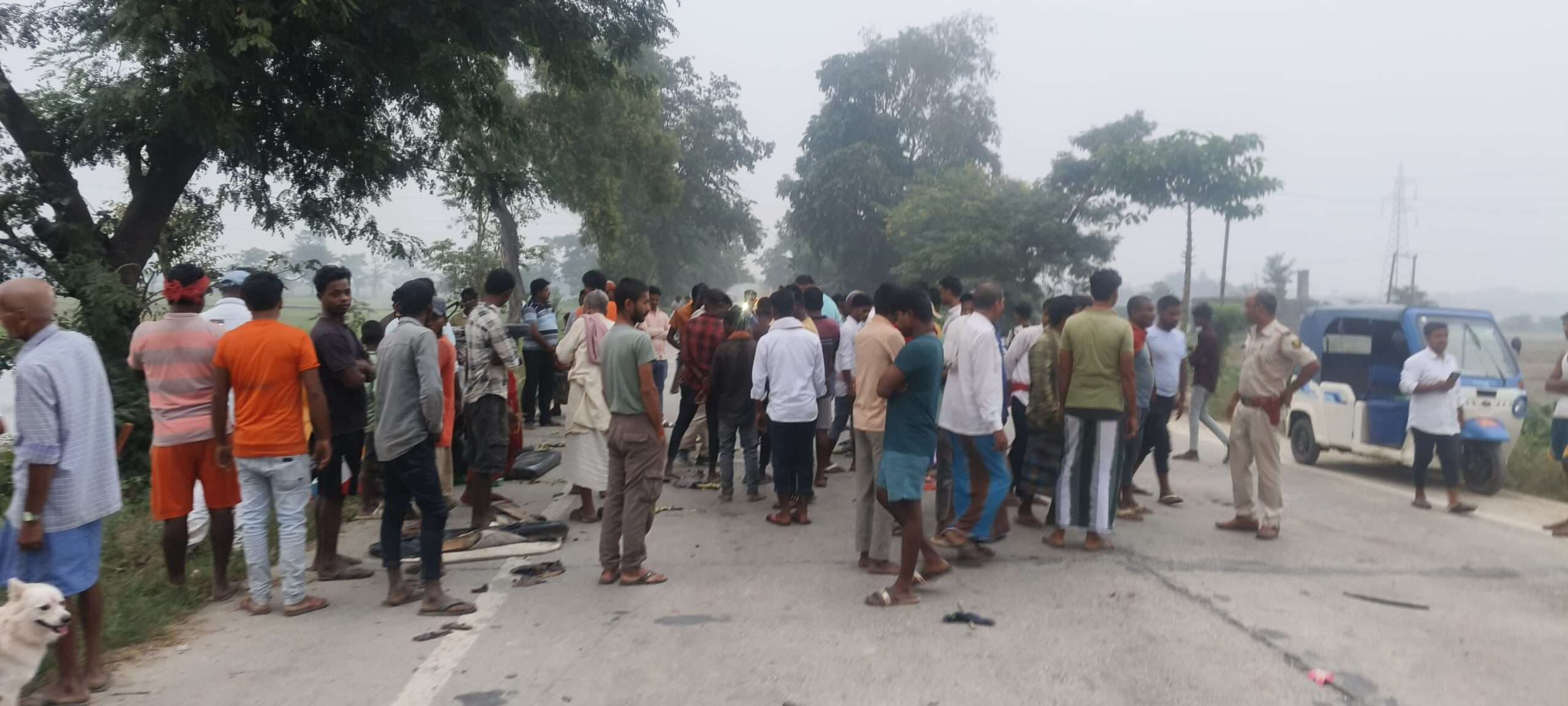 सड़क दुर्घटना में एक की मौत, चार गंभीर रूप से घायल