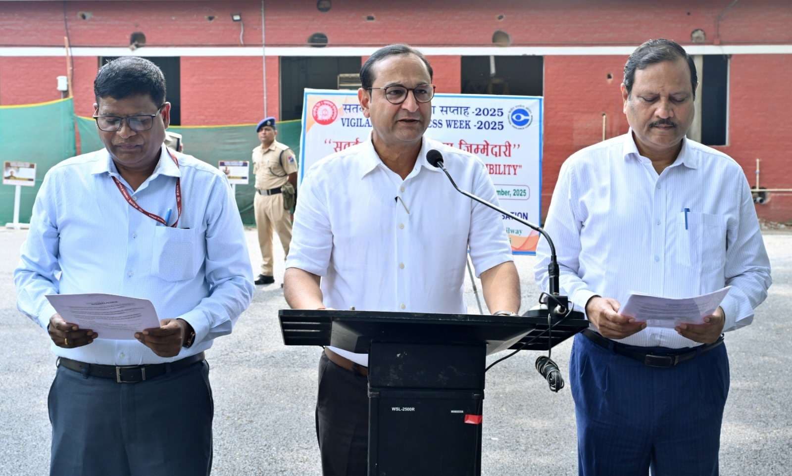 सतर्कता जागरूकता सप्ताह को ले जीएम ने दिलायी शपथ