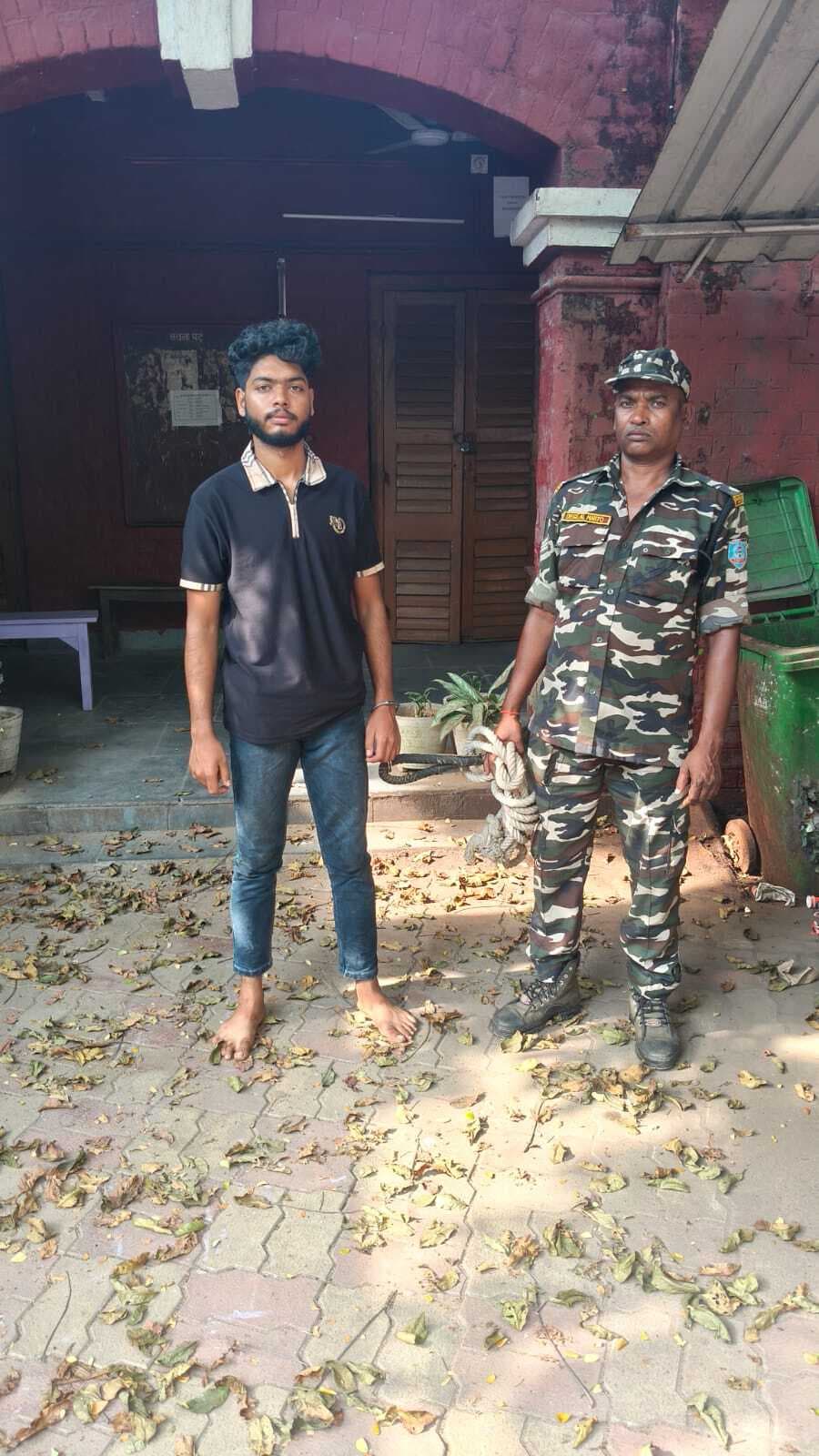 Dhanbad News: गैंगस्टर प्रिंस खान का साला वासेपुर से गिरफ्तार