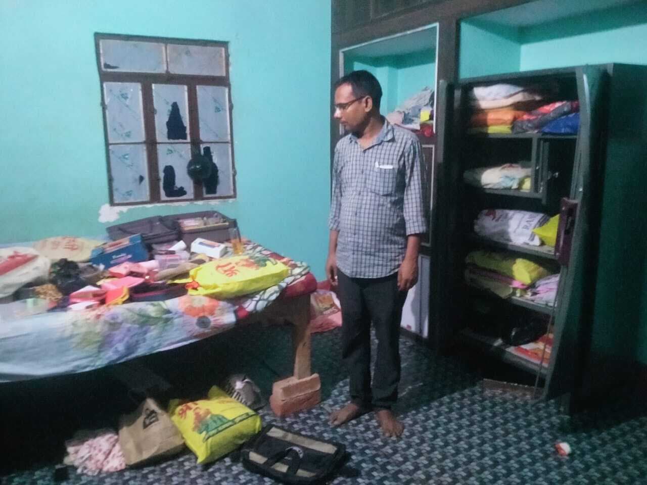 नौ लाख के जेवरात सहित अन्य सामान की चोरी