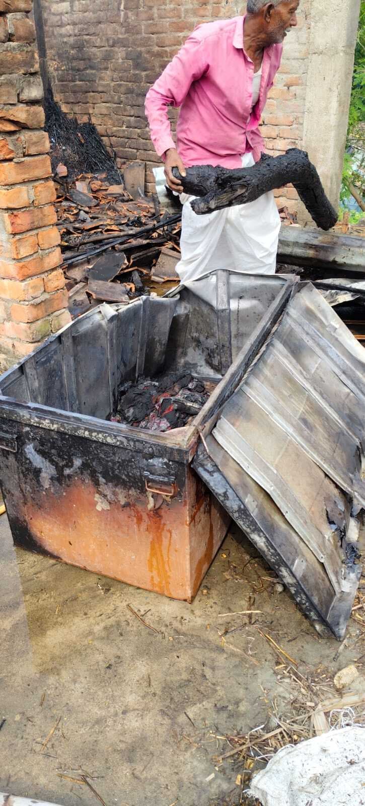 आग लगने से एक घर जलकर राख