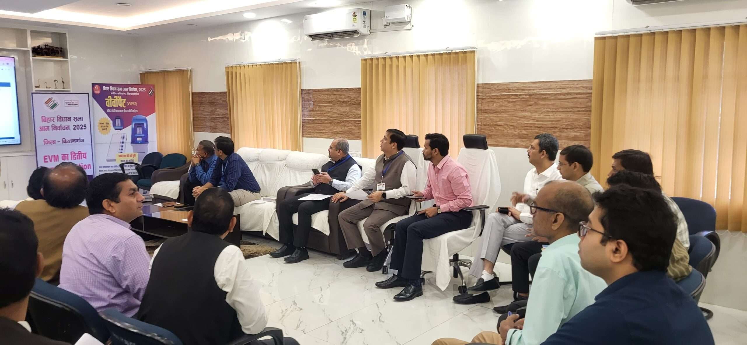 ईवीएम का द्वितीय रेडमाईजेशन किया गया संपन्न