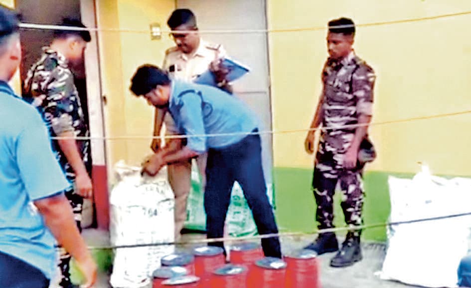 रामपुरहाट में पत्थर खदान से भारी मात्रा में विस्फोटक बरामद, कारोबारी पर केस दर्ज