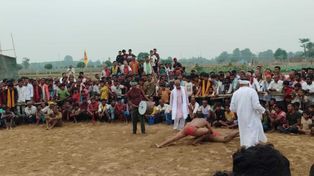 Bhagalpur news नीलम पहलवान ने दिल्ली के वैशाली पहलवान को किया चित