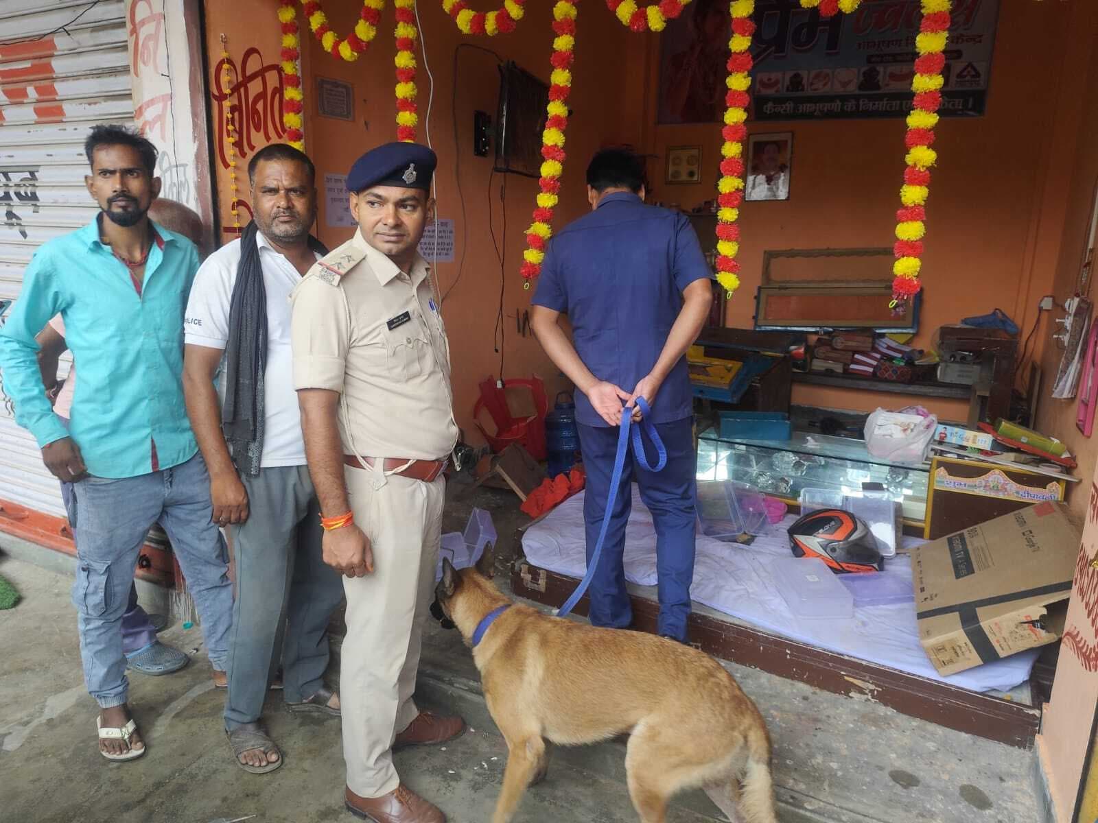 दो ज्वेलर्स की दुकान में 40 लाख से अधिक की ज्वेलरी व नगदी की हुई चोरी