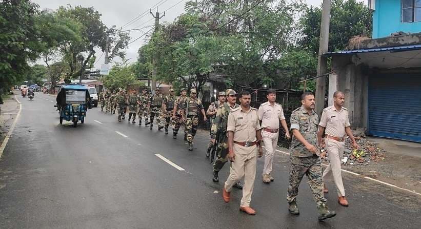 भयमुक्त व निष्पक्ष चुनाव कराने के लिए किया फ्लैग मार्च
