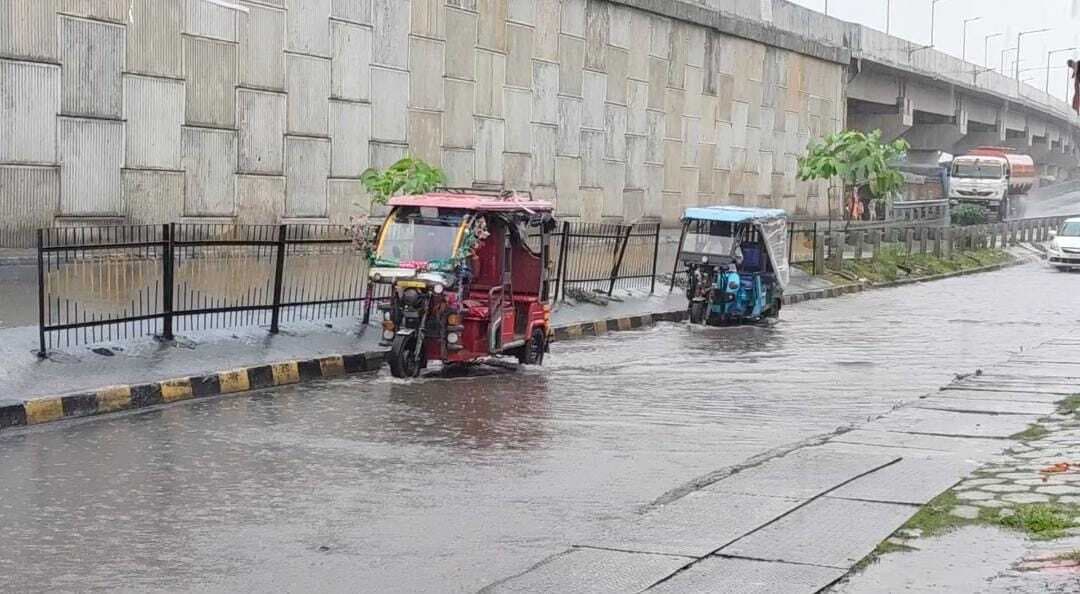 मोंथा चक्रवात का असर 36 घंटे से जिले में हो रही है झमाझम बारिश