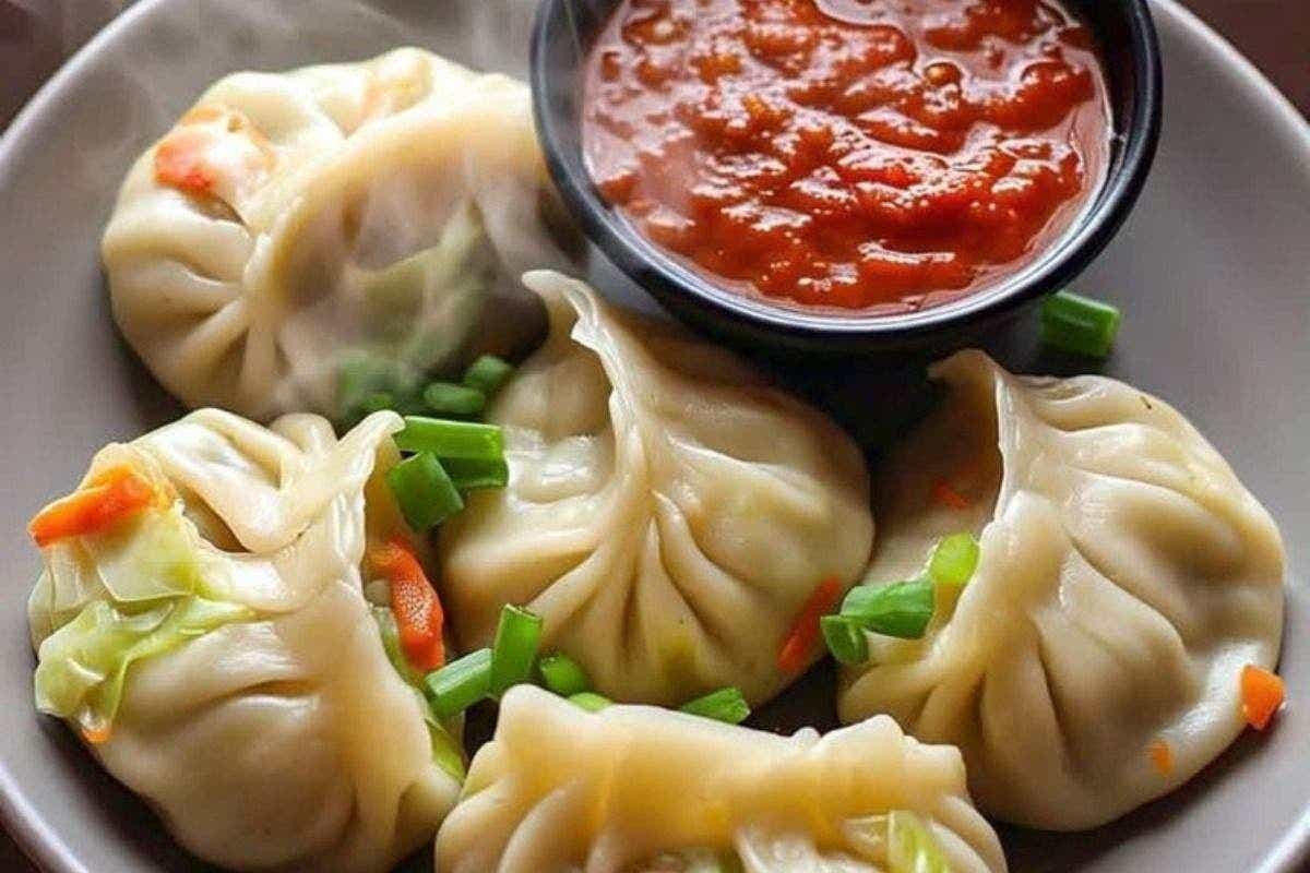 Veg Cheese Momos Recipe: घर पर बनाएं रेस्टुरेंट जैसा टेस्टी और क्रीमी वेज चीज मोमोज