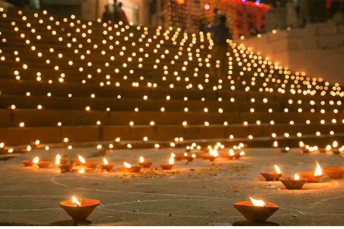 Dev Deepawali 2025: आज पृथ्वीलोक पर दीपावली मनाने आएंगे देवता, मनेगी देव दीवाली