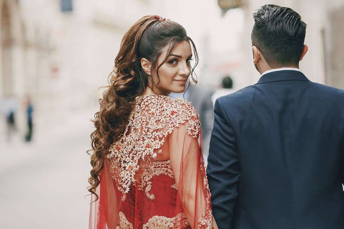 Garud Puran: गरुड़ पुराण में भी है पत्नी के गुणों का सुंदर वर्णन, जानें यहां