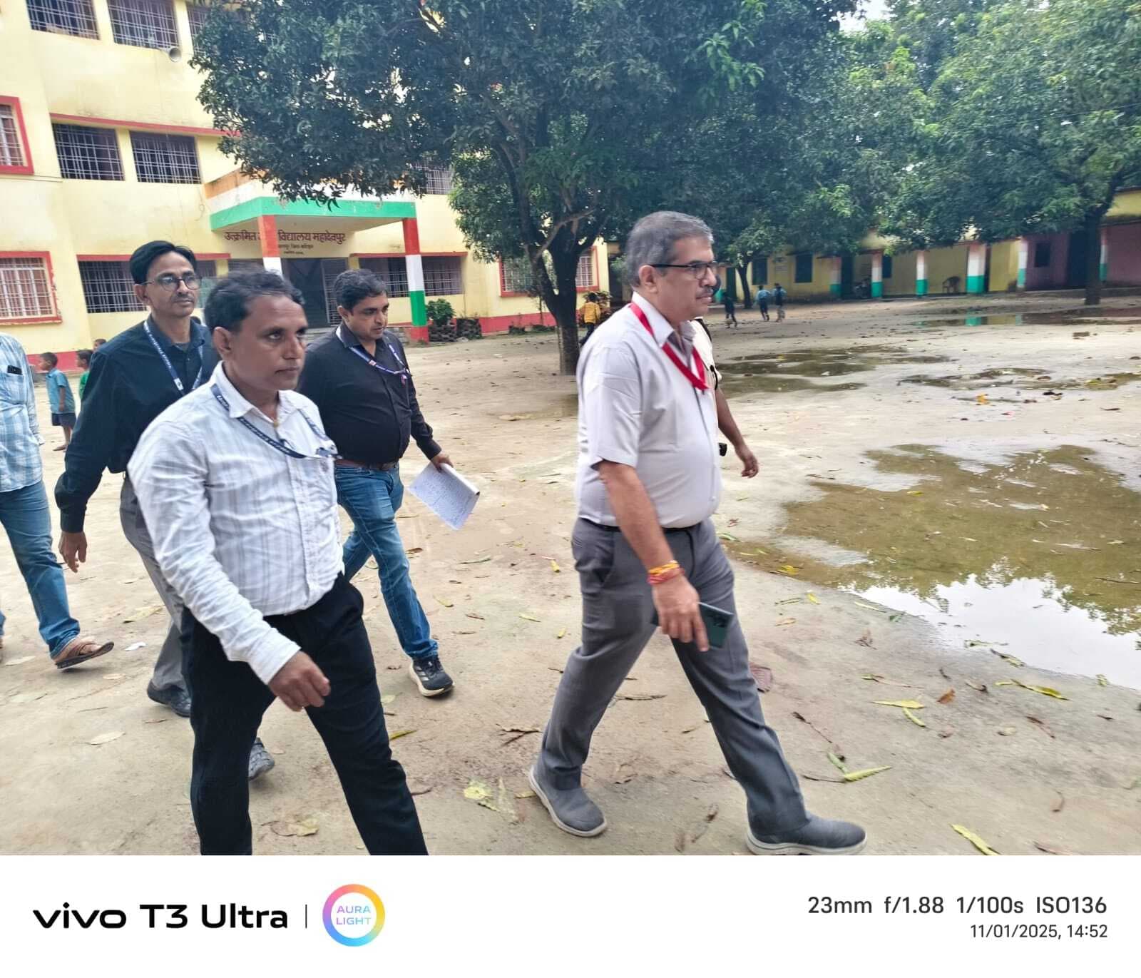 मतदान केंद्रों के सामान्य प्रेक्षक ने किया निरीक्षण