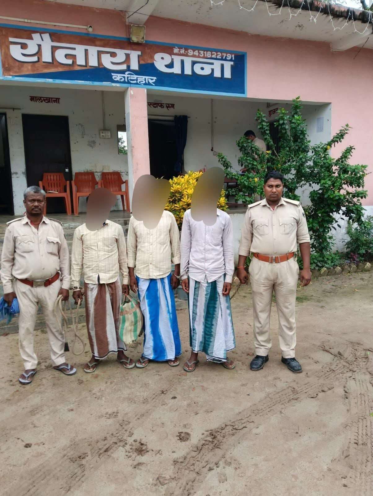 रौतारा थाना पुलिस ने तीन एनबीडब्ल्यू वारंटियों को किया गिरफ्तार