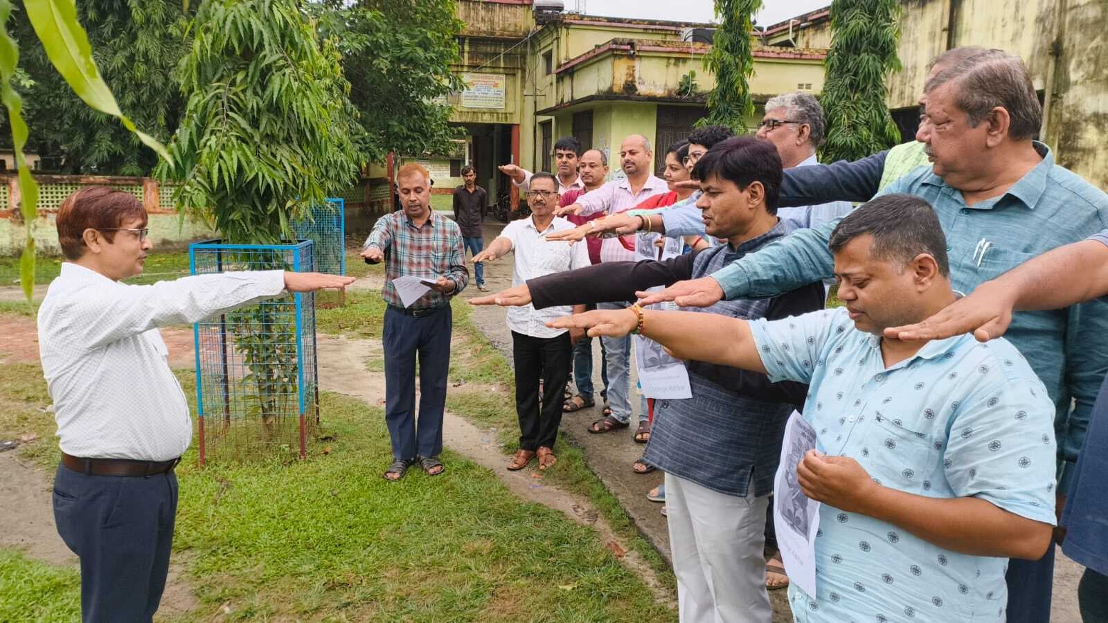 नशामुक्त भारत बनाने का शिक्षक व कर्मचारियों ने लिया संकल्प