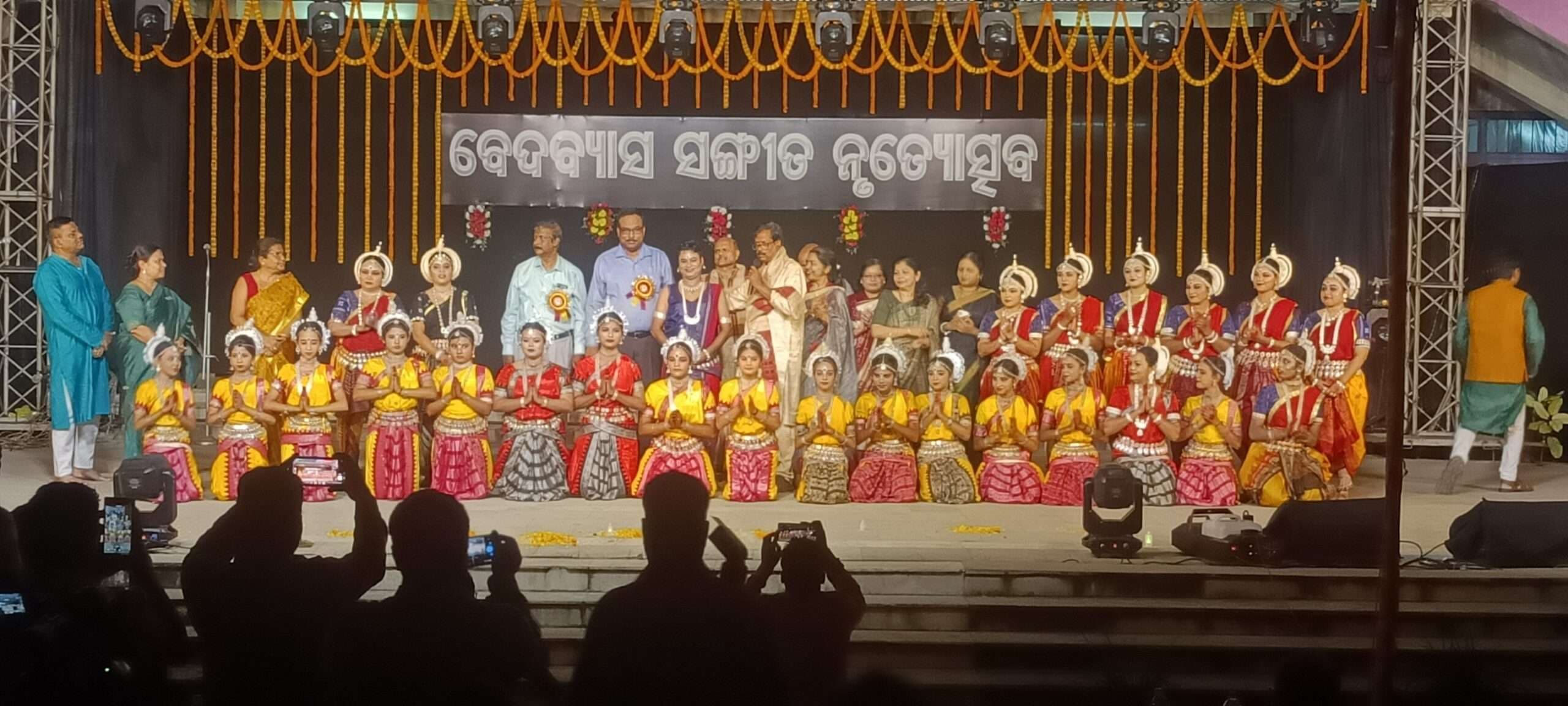 Rourkela News : ओडिशी, पश्चिम बंगाल का लोकनृत्य व झारखंड के आदिवासी नृत्य ने मन मोहा