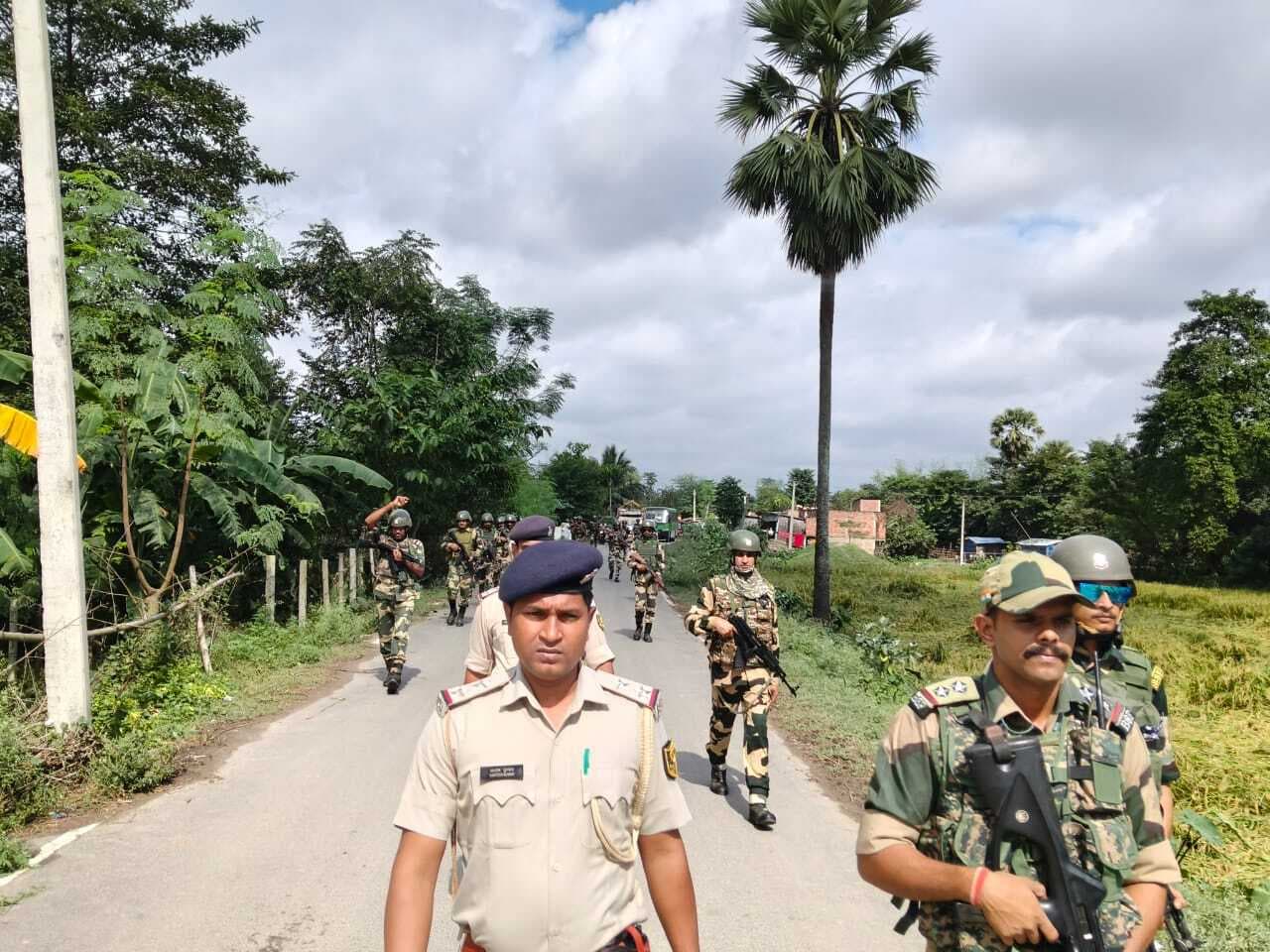 फ्लैग मार्च निकाल निर्भीक मतदान के लिए लोगों को किया जागरूक