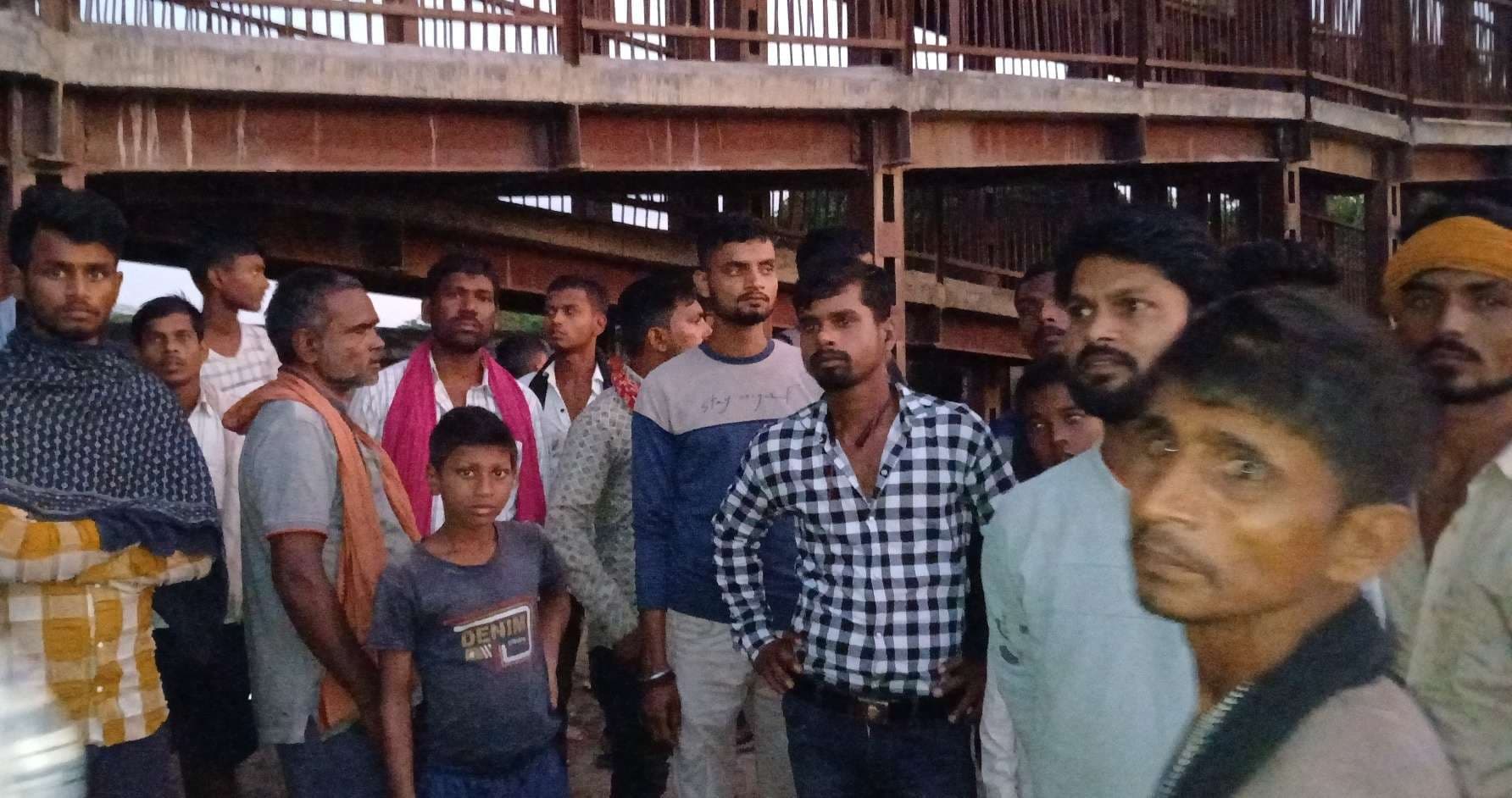 रेल स्टेशन कुरसेला पर ट्रेन के चपेट में आने से किशोर की मौत