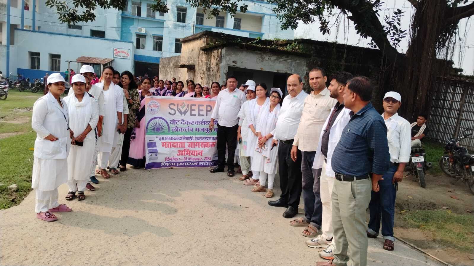 स्वास्थ्य कर्मियों व आशा ने निकाली मतदाता जागरूकता रैली