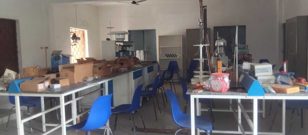 ओके :::: दो शिक्षकों के भरोसे है मॉडल स्कूल