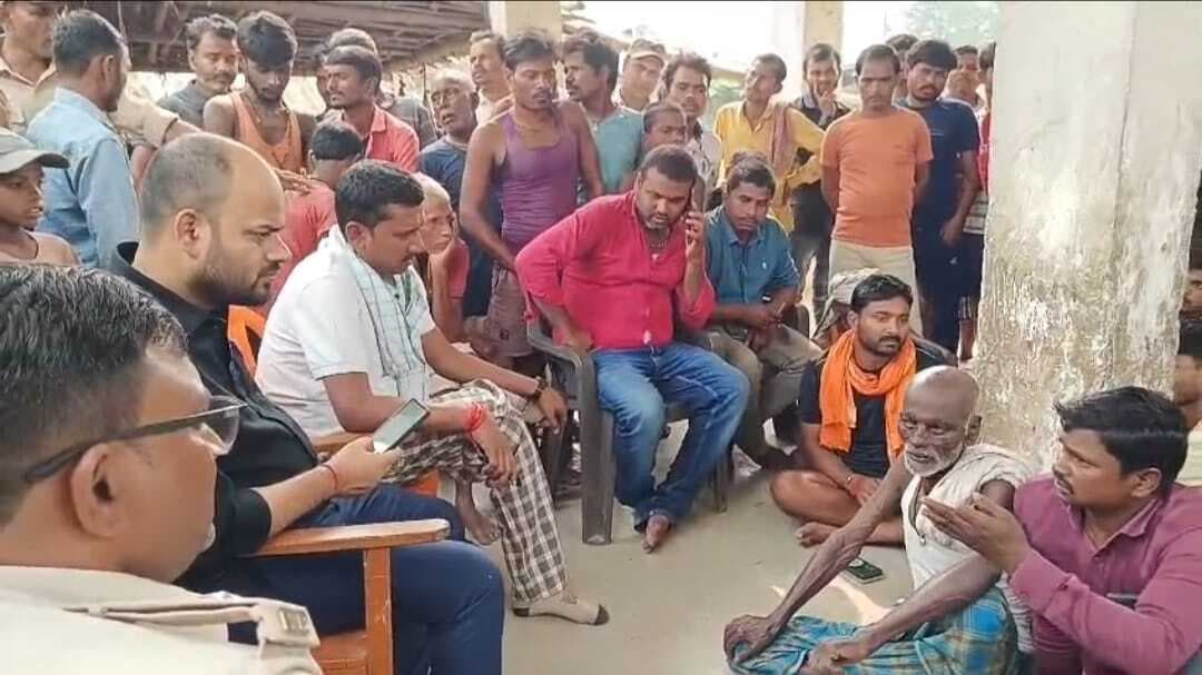 प्रशासनिक आश्वासन के बाद ग्रामीण मतदान के लिए हुए तैयार