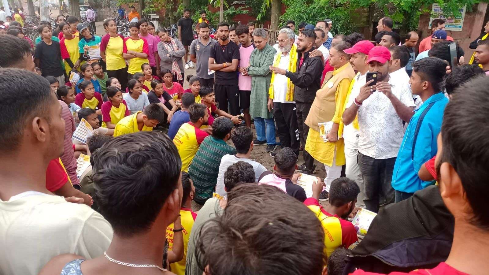 saharsa vidhansabha 2025: जनसुराज के किशाेर कुमार ने जनसंपर्क कर मांगा आर्शीवाद