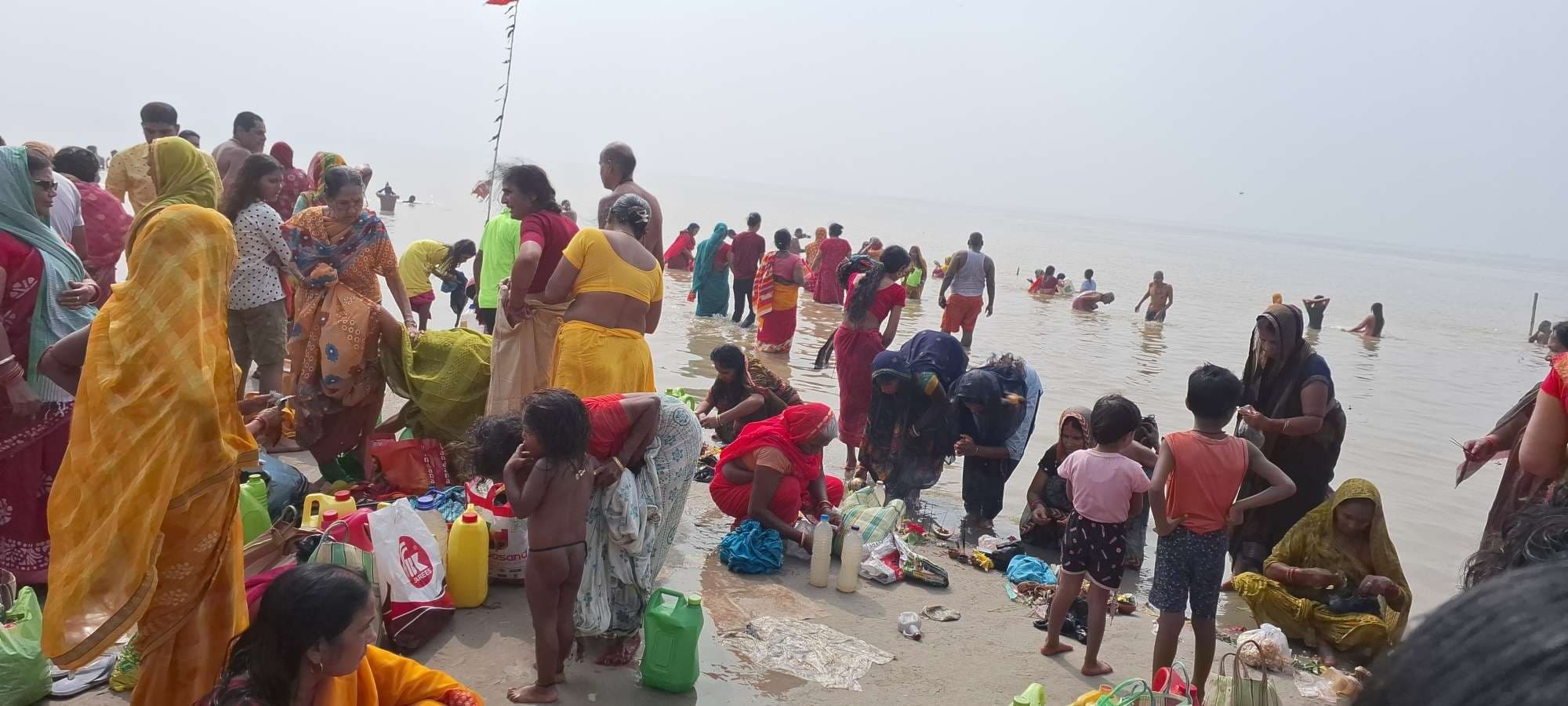 हर हर गंगे के जयघोष से गूंजा त्रिमोहनी संगम का उत्तरवाहिनी गंगा तट