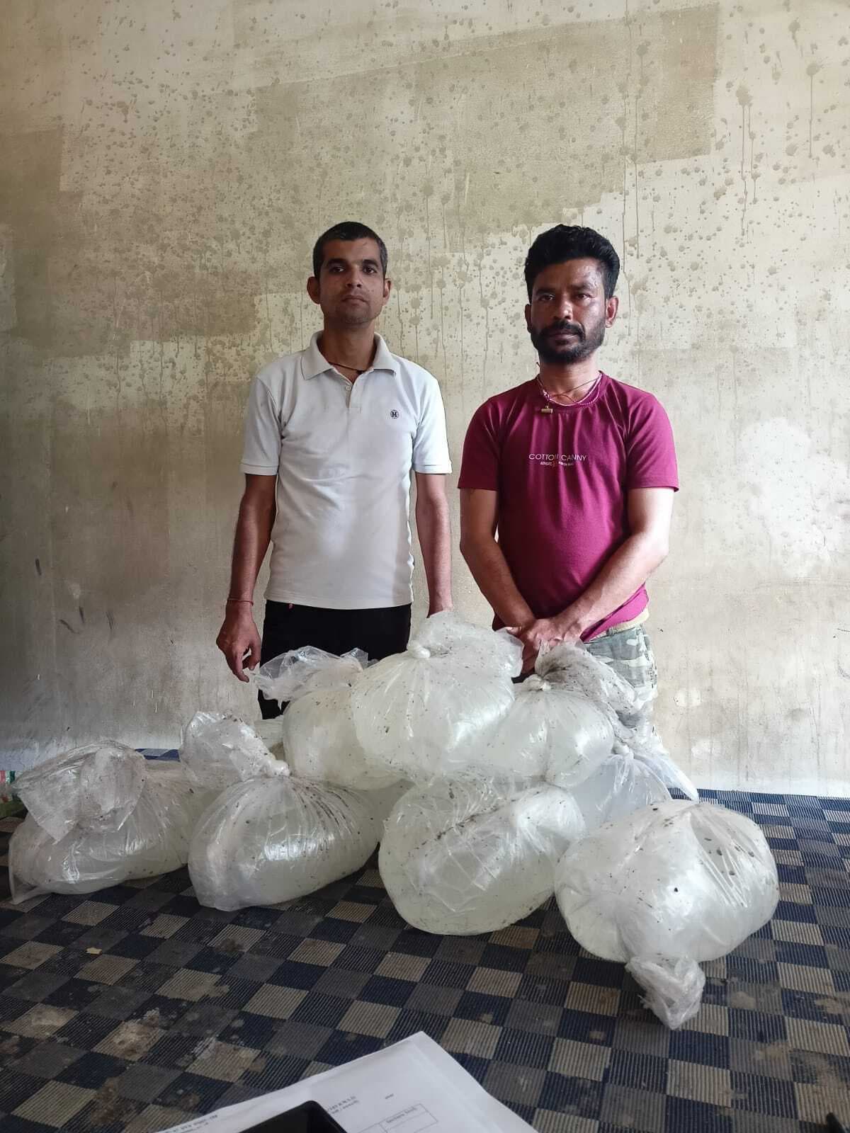 20 लीटर देसी शराब के साथ एक तस्कर गिरफ्तार