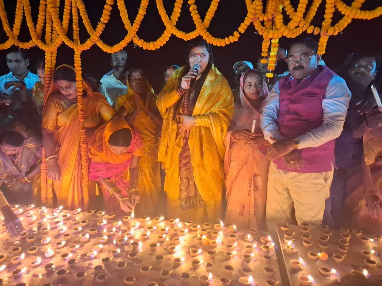 मनिहारी गंगा घाट पर दीप दान उत्सव मना