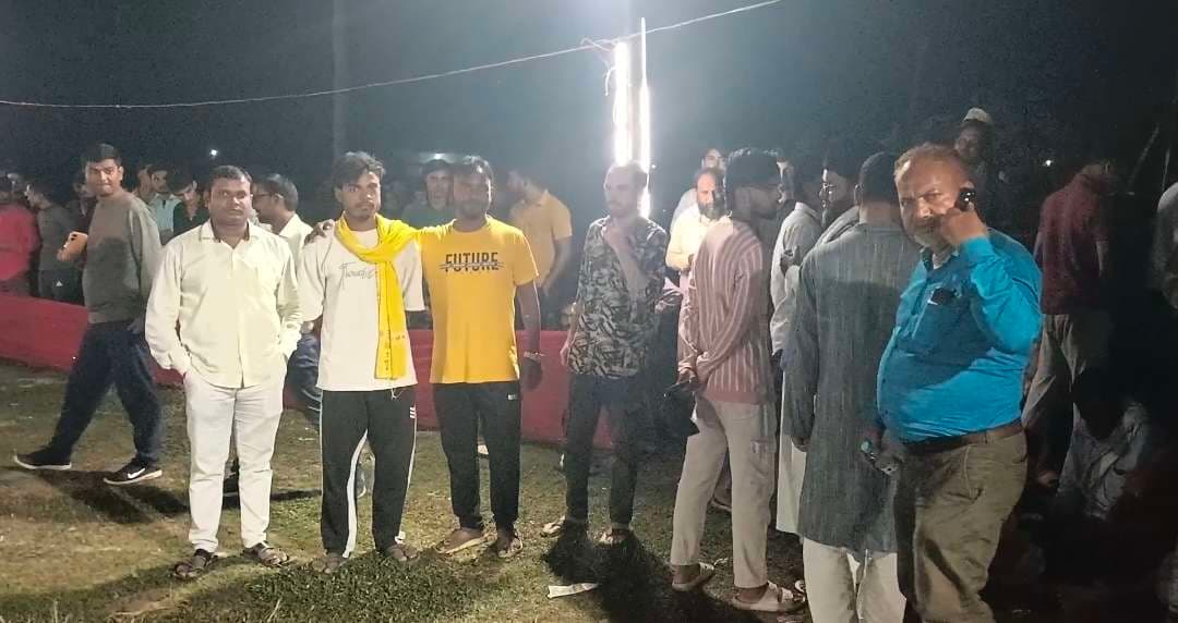 खनुवां गावं में नाइट शाॅट पिच क्रिकेट टूर्नामेंट शुरू