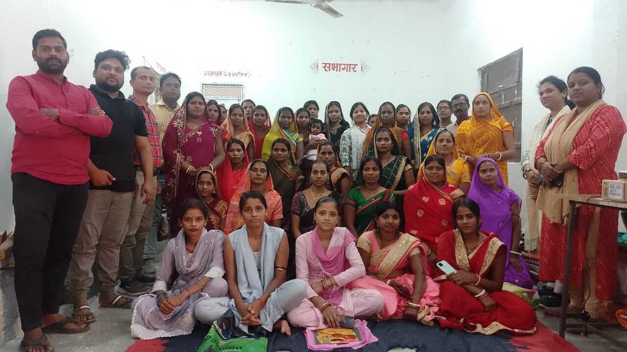 सफलता की अपनी कहानी खुद बयां करना सीख रही जीविका दीदियां