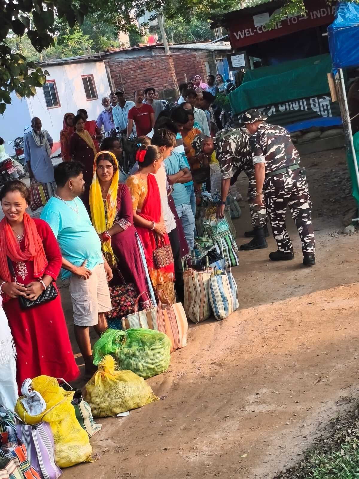 एक दिन के लिए खुली इंडो-नेपाल सीमा, लोगों ने राहत की सांस
