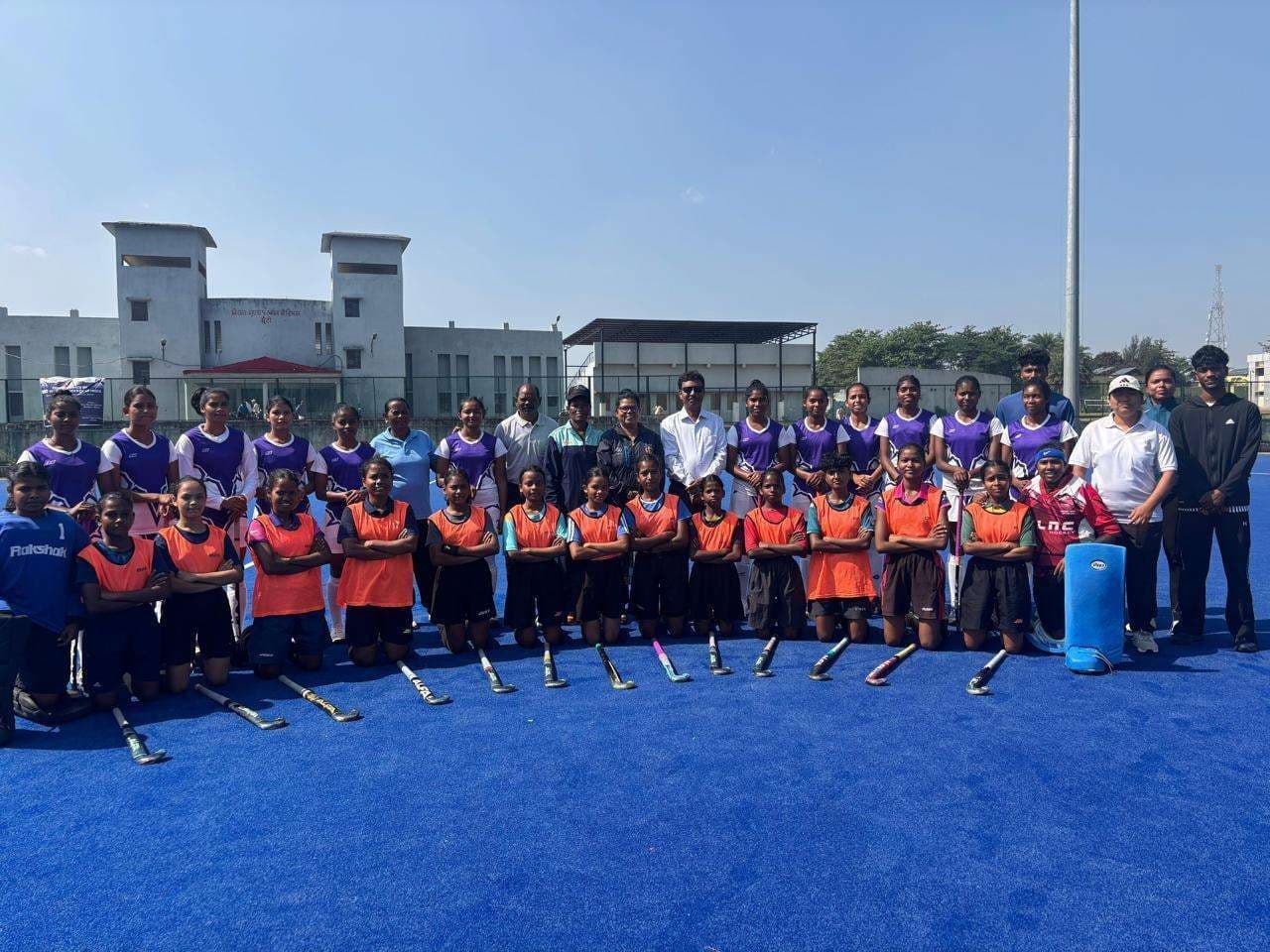 विजयी टीमों को मिला पुरस्कार