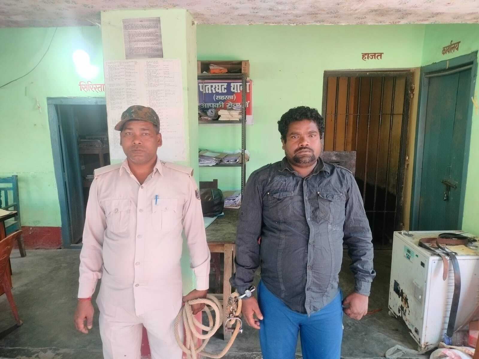 छह लीटर देसी चुलाई शराब के साथ एक गिरफ्तार