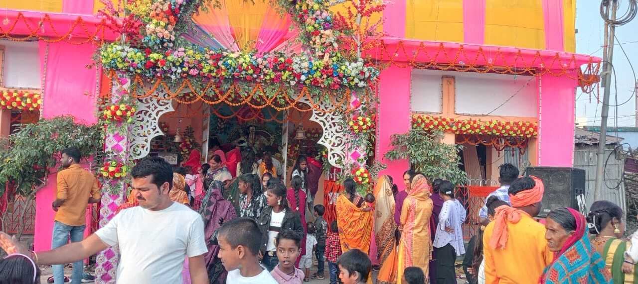 कार्तिक मेला में जुटी लोगों की भीड़