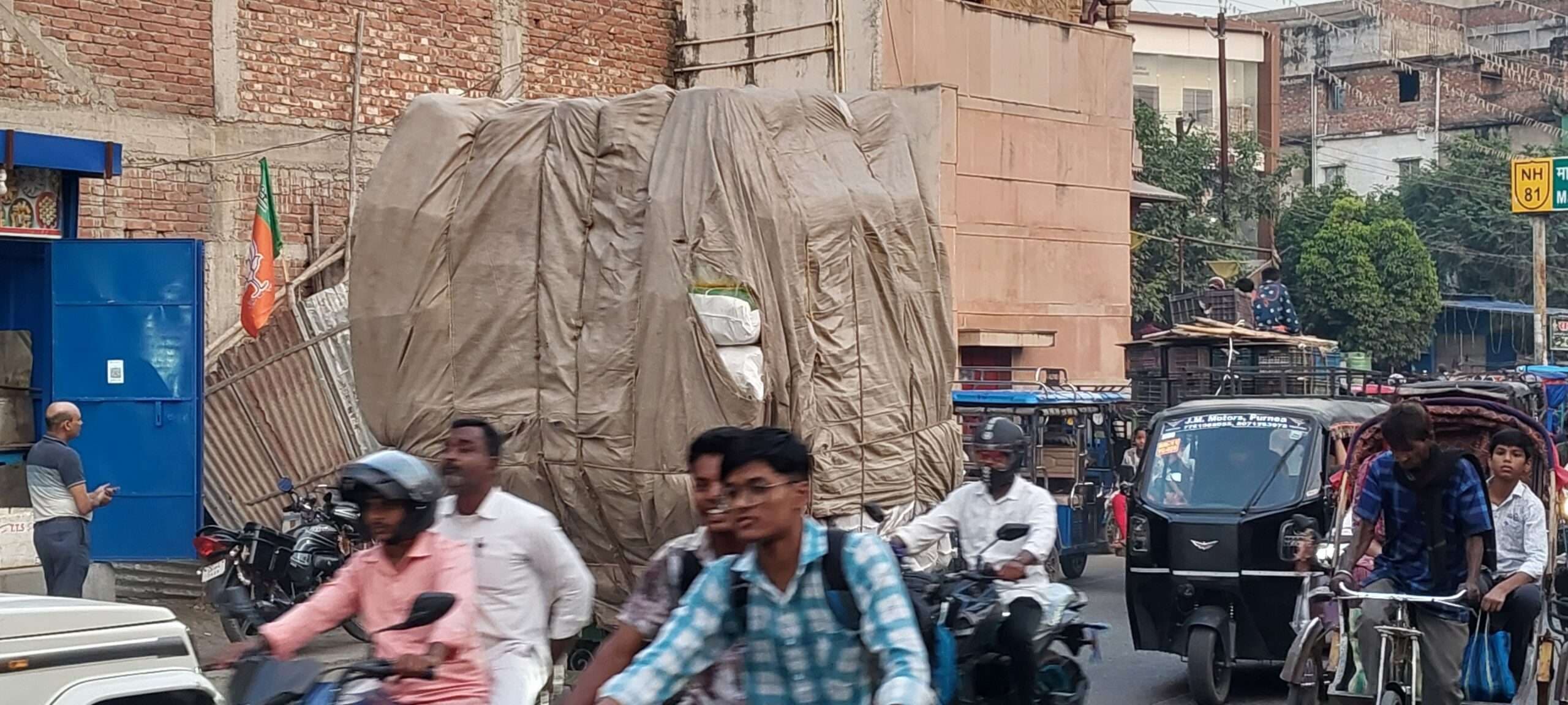 जुगाड़ वाहनों का बेरोकटोक हो रहा परिचालन, निगरानी नहीं