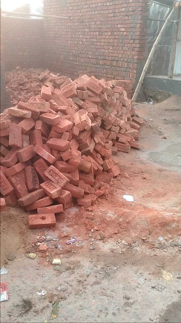 मठाही में जमीन पर दबंगों का कब्जा, विरोध करने पर जान से मारने की धमकी